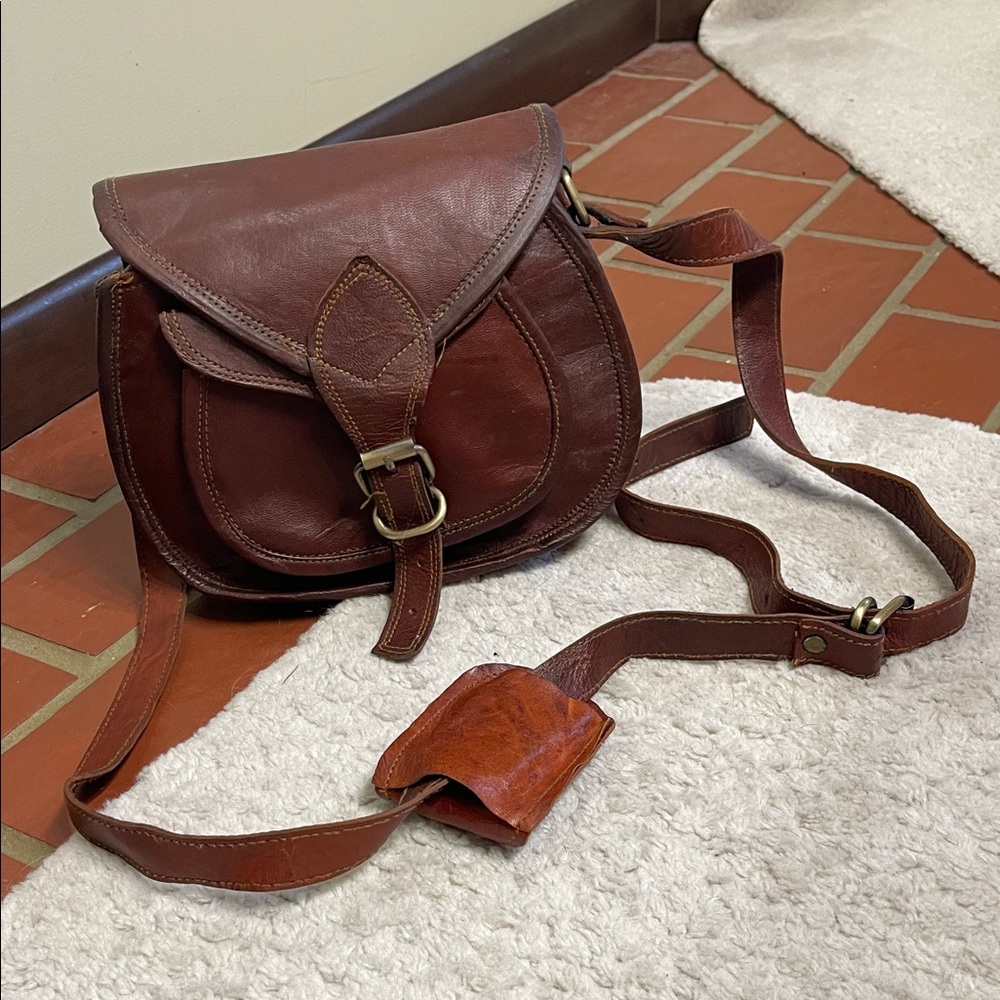 High quality goat leatherShakun crossbody bag